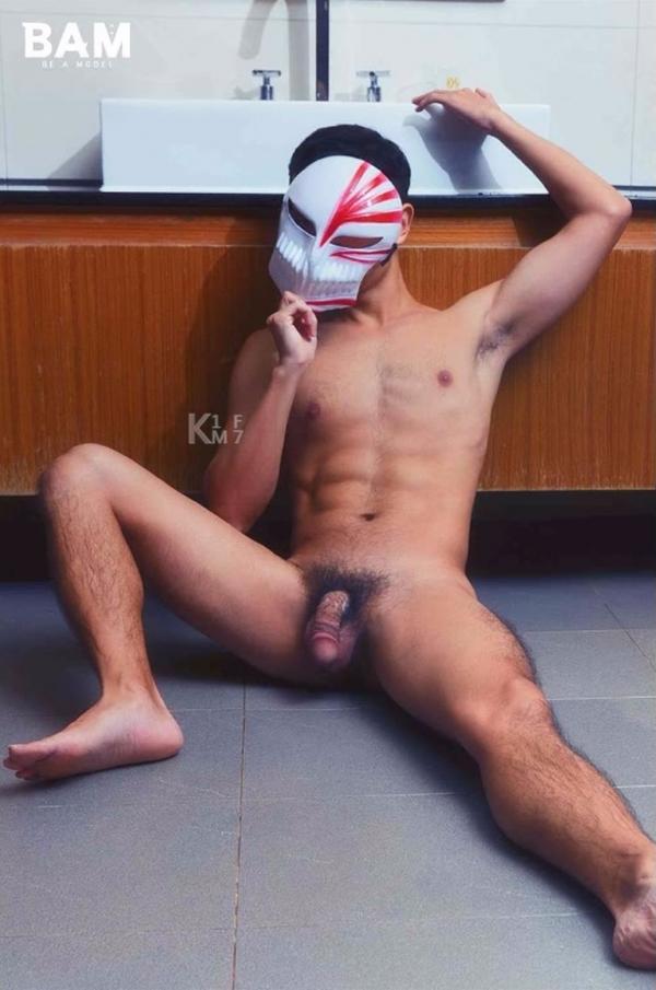 BE-A-MODEL-1-創刊號-X-ISSUE-面具男的情慾世界